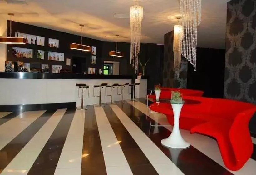 فندق Black & White