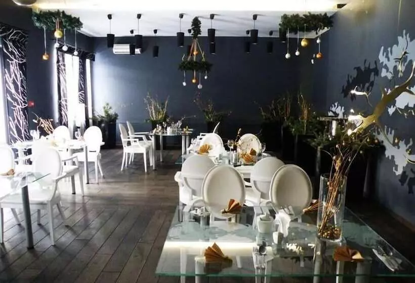 فندق Black & White