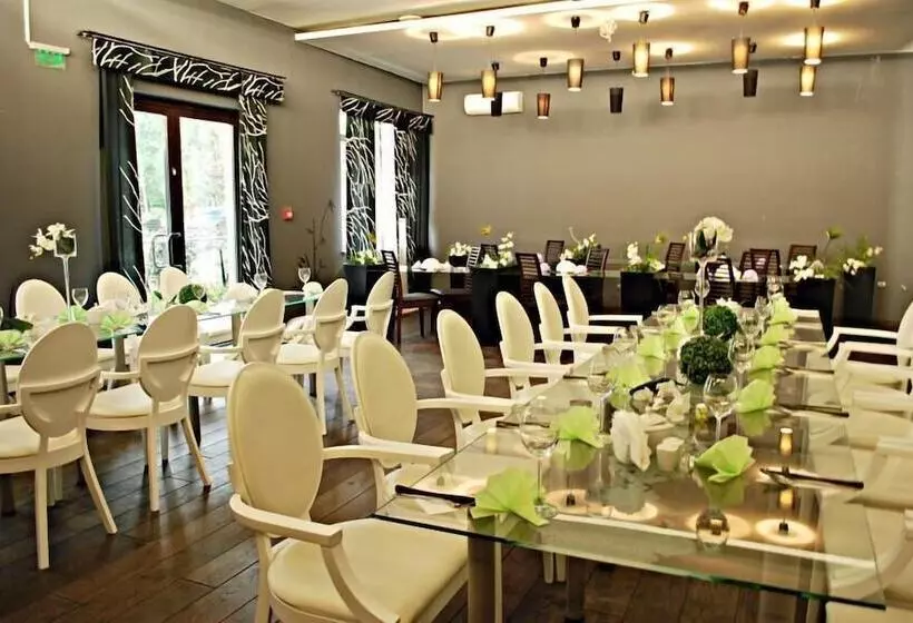 فندق Black & White