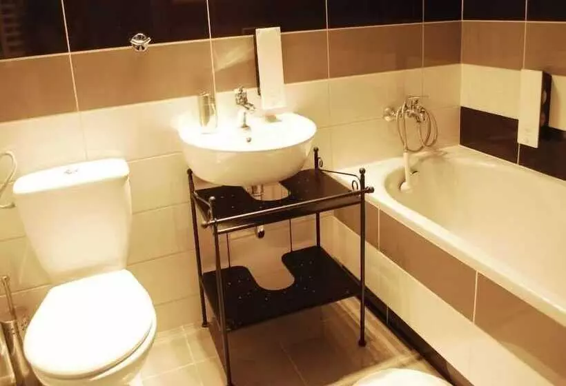 فندق Black & White