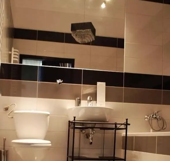 فندق Black & White