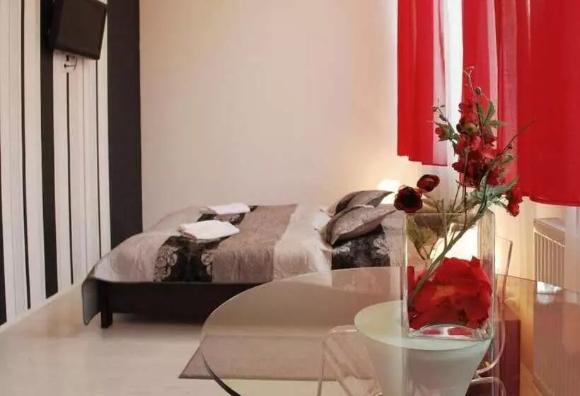 فندق Black & White