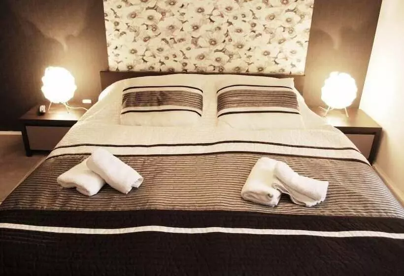 فندق Black & White