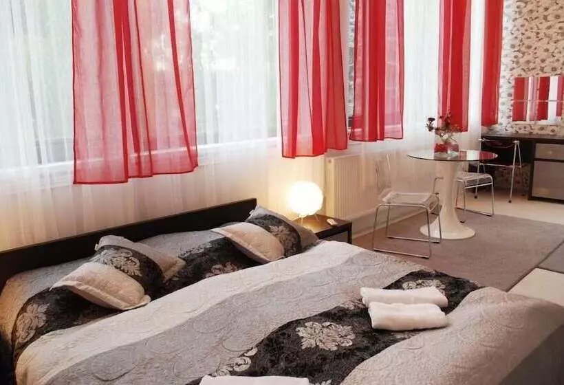 فندق Black & White