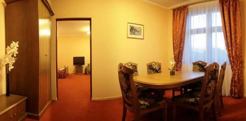 Hotel Dwór Jur Gast