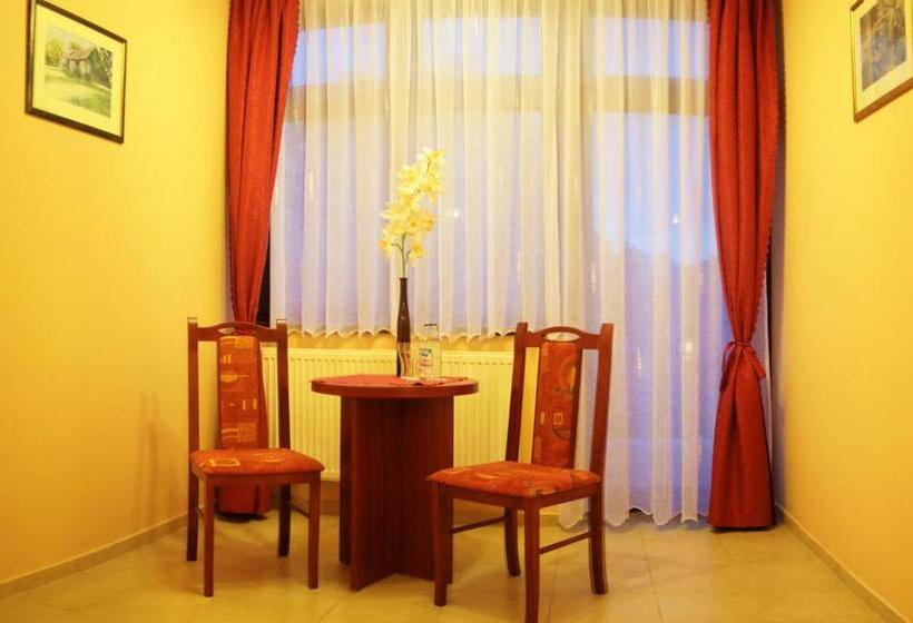 בית מלון כפרי Dwór Jur Gast