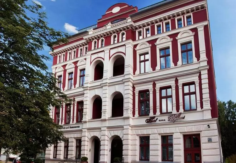 בית מלון כפרי Villagarden Dyplomat