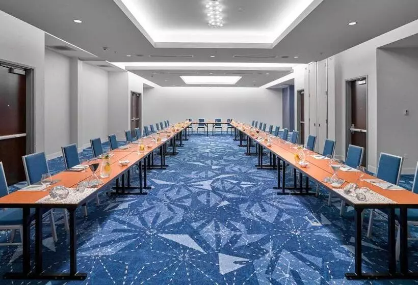 Hotel Renaissance Edmonton Airport