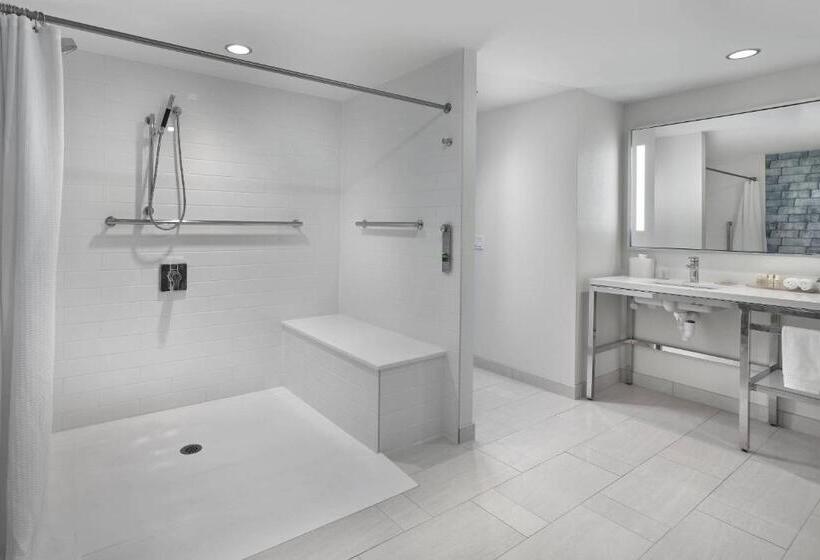 Hotel Renaissance Edmonton Airport