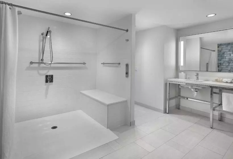 Hotel Renaissance Edmonton Airport