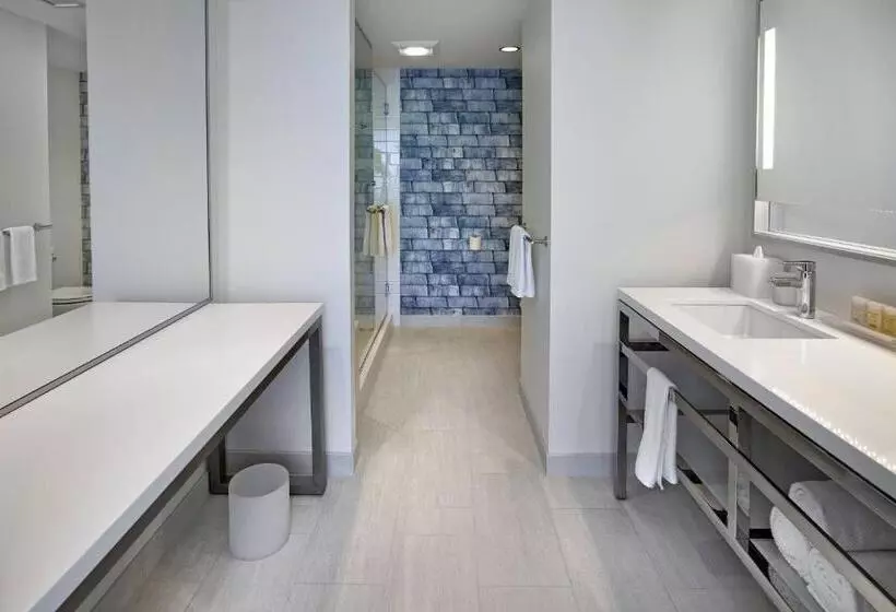 Hotel Renaissance Edmonton Airport