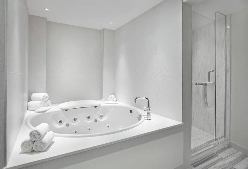 Hotel Renaissance Edmonton Airport