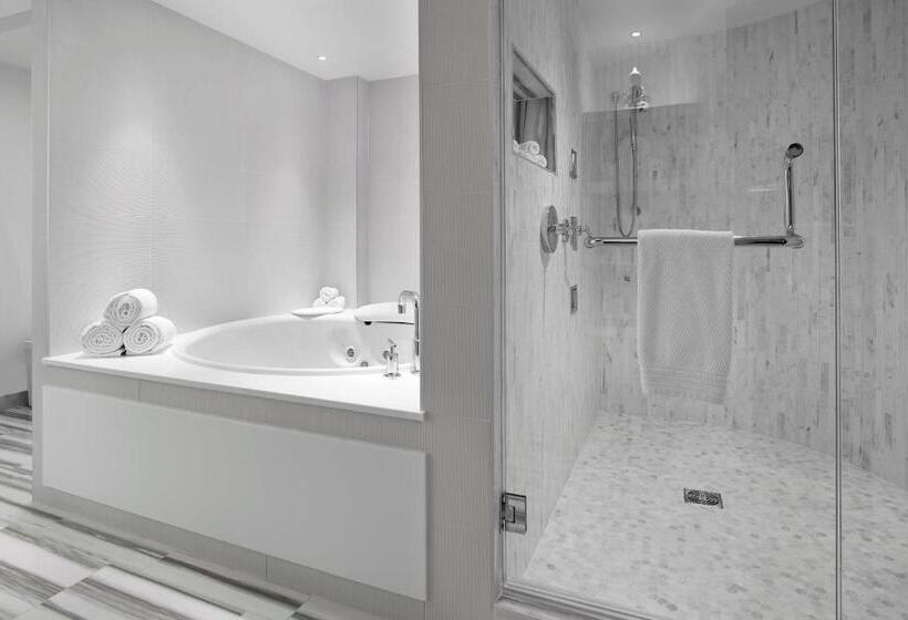 Hotel Renaissance Edmonton Airport