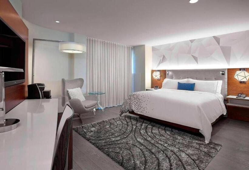 Hotel Renaissance Edmonton Airport