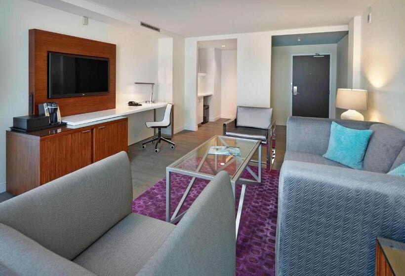 Hotel Renaissance Edmonton Airport