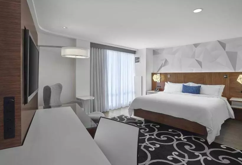 Hotel Renaissance Edmonton Airport
