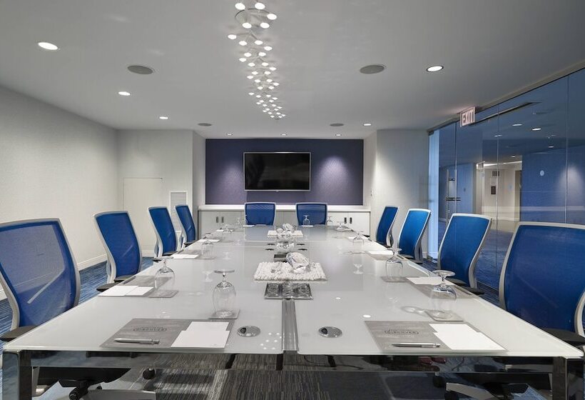 Hotel Renaissance Edmonton Airport