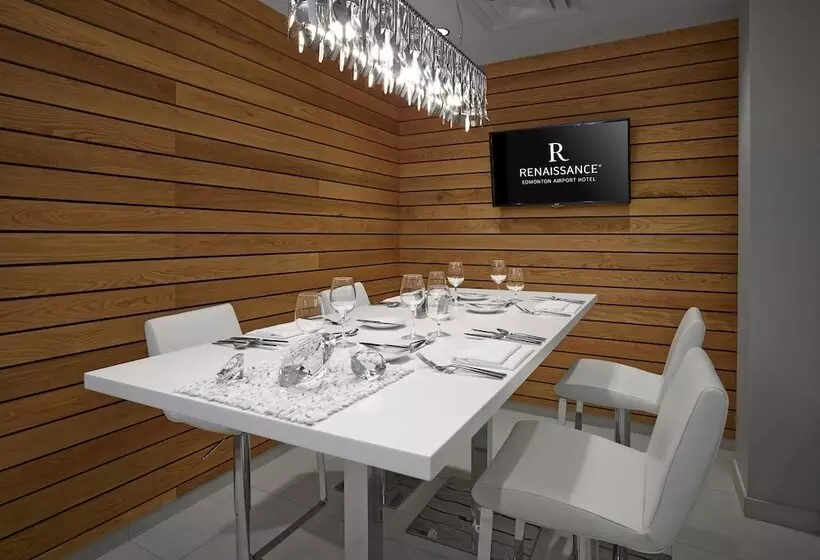 Hotel Renaissance Edmonton Airport