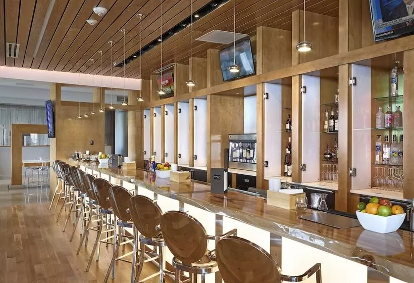 Hotel Renaissance Edmonton Airport