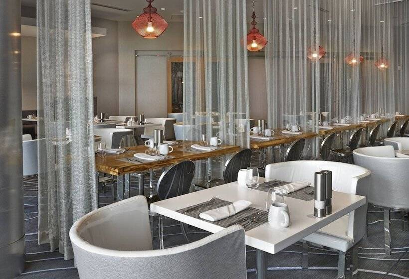 Hotel Renaissance Edmonton Airport