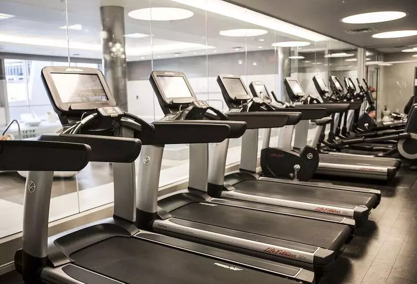 Hotel Renaissance Edmonton Airport