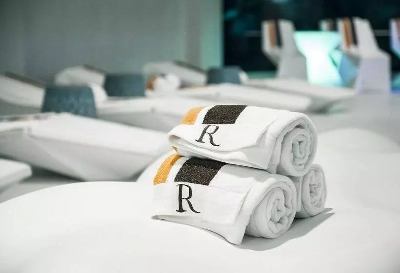 Hotel Renaissance Edmonton Airport