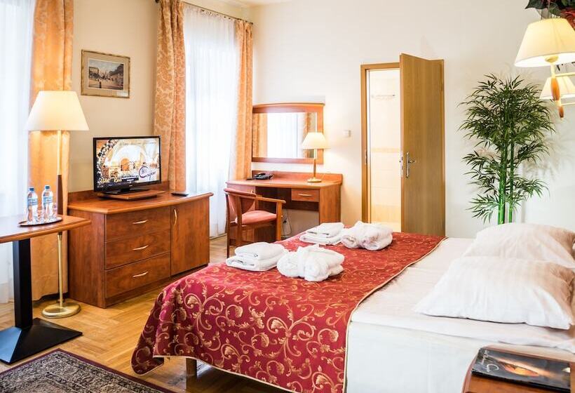 ホテル Restauracja Caspar