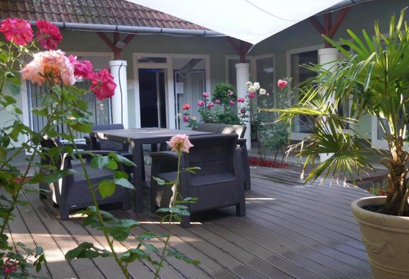 Hotel Tinódi Fogadó