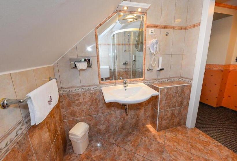 Hotel Tinódi Fogadó