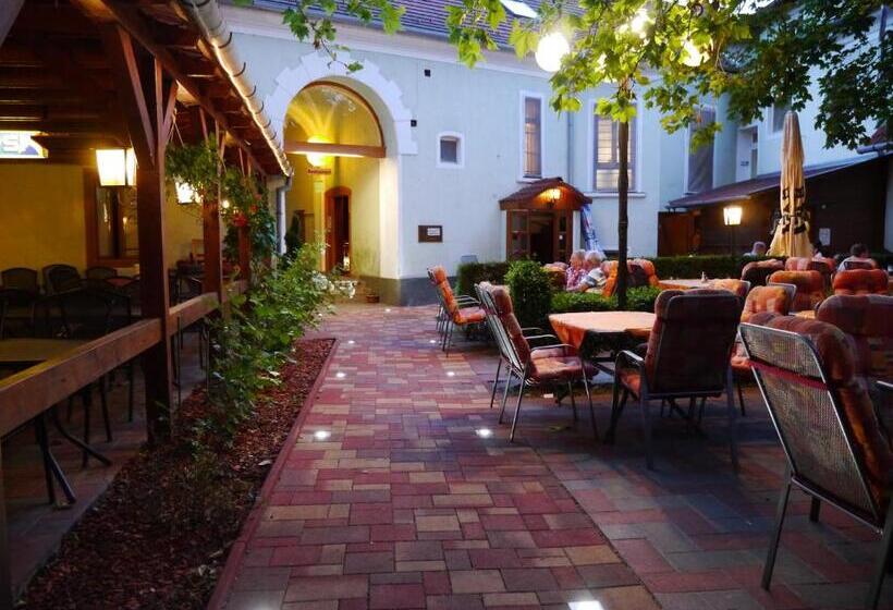 Hotel Tinódi Fogadó