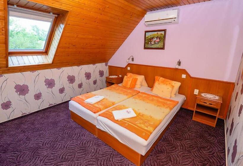 Hotel Tinódi Fogadó