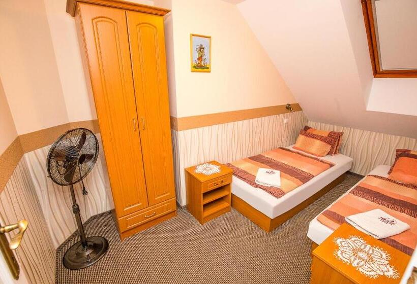 Hotel Tinódi Fogadó