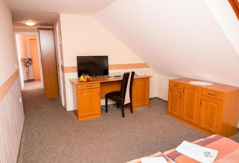 Hotel Tinódi Fogadó