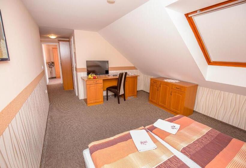 Hotel Tinódi Fogadó