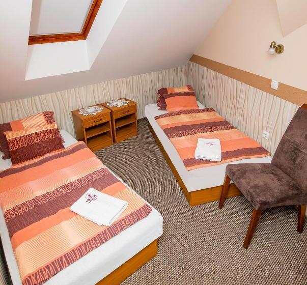 Hotel Tinódi Fogadó