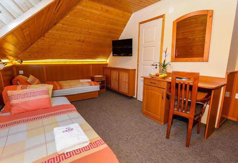 Hotel Tinódi Fogadó