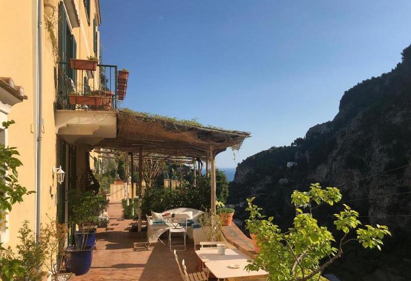 בית מלון כפרי Torre Dello Ziro