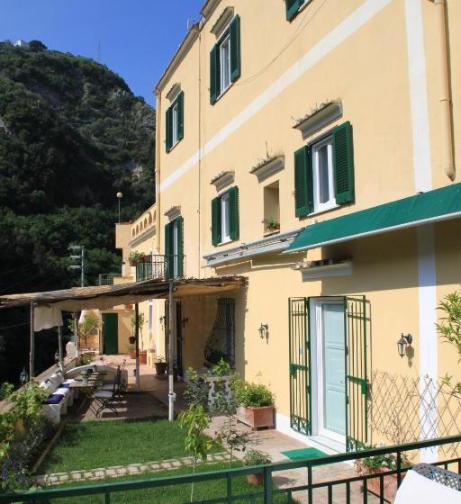 בית מלון כפרי Torre Dello Ziro