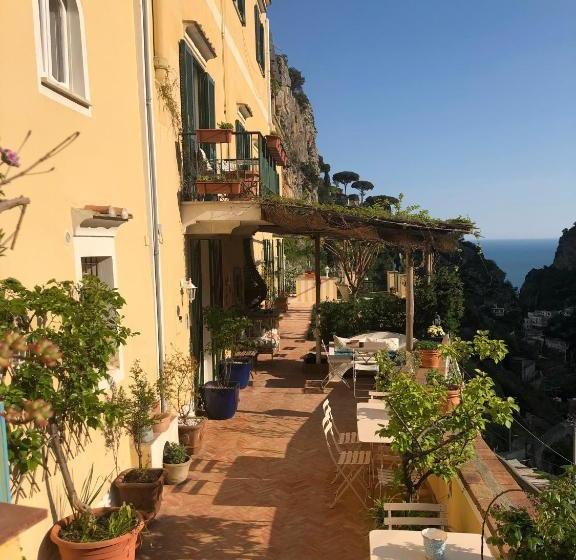 בית מלון כפרי Torre Dello Ziro