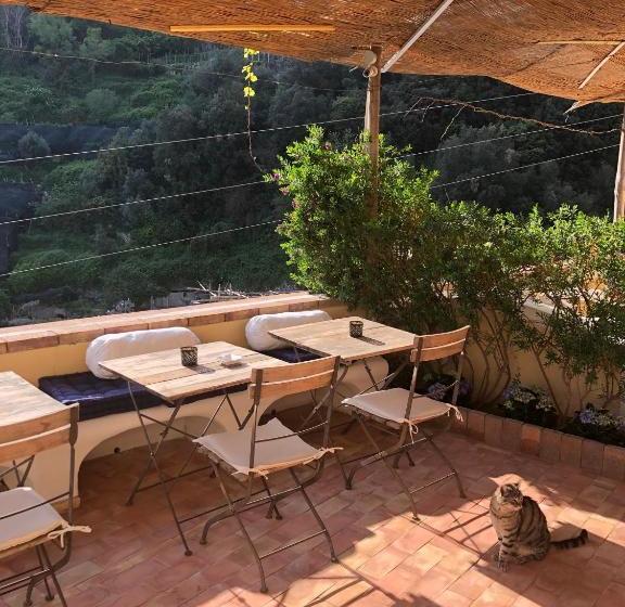 בית מלון כפרי Torre Dello Ziro