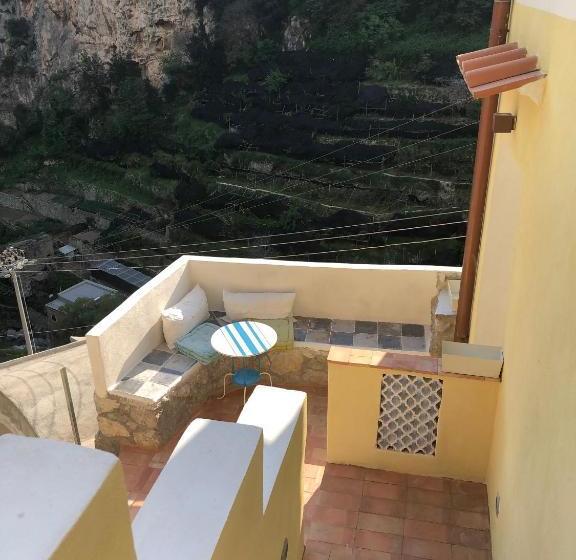 בית מלון כפרי Torre Dello Ziro