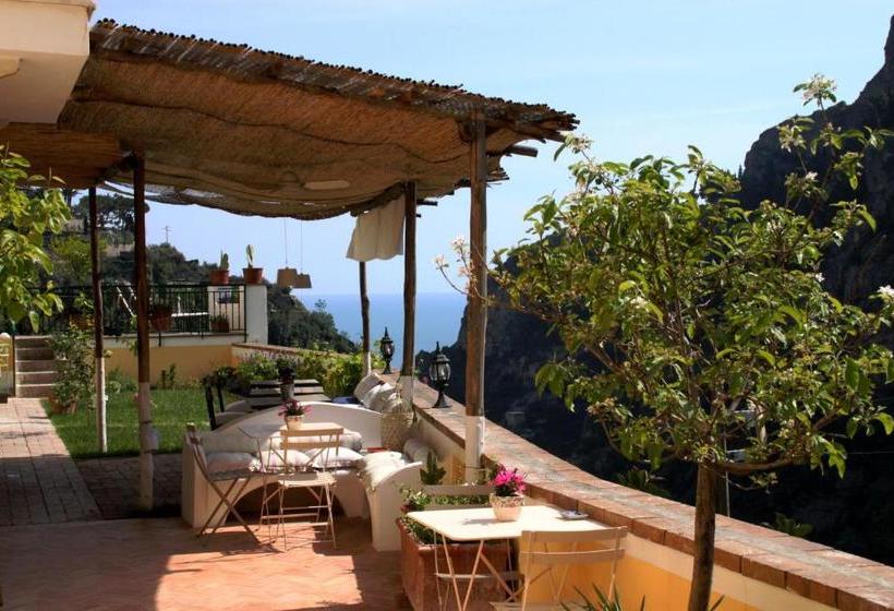 בית מלון כפרי Torre Dello Ziro