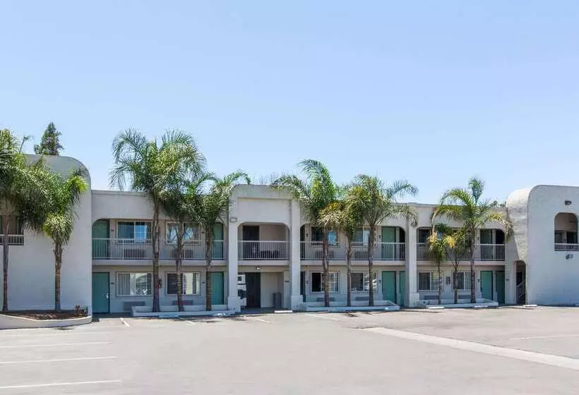 酒店 Travelodge By Wyndham Los Banos Ca