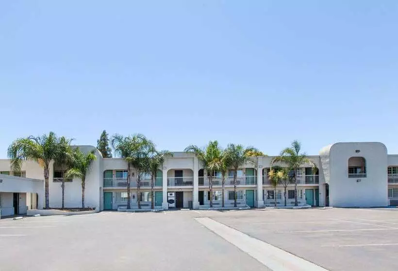 酒店 Travelodge By Wyndham Los Banos Ca