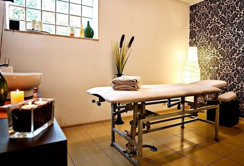 فندق Villa Centrum Młodości