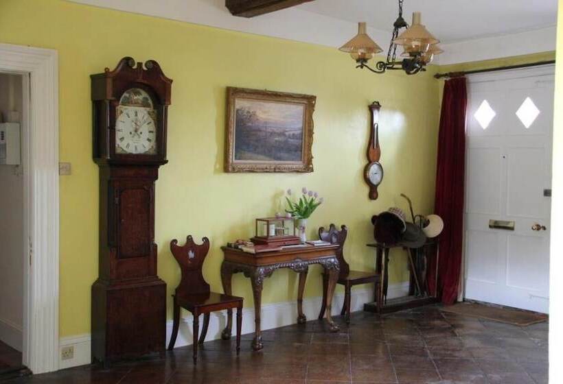 Bed and Breakfast Haughley House