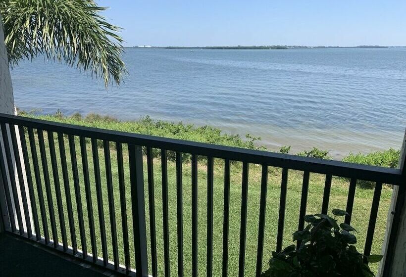 Отель Runaway Bay Resort By Bbg