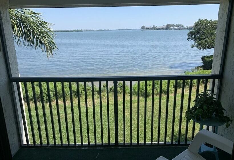 Отель Runaway Bay Resort By Bbg