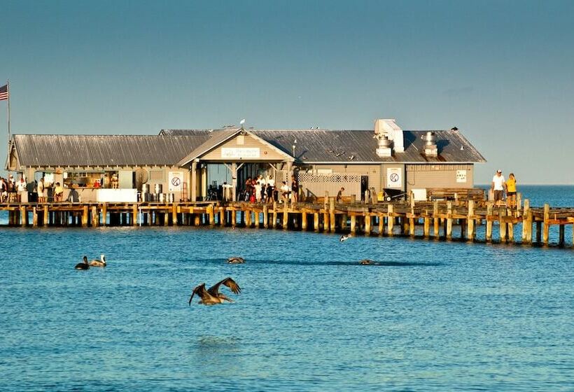 Отель Runaway Bay Resort By Bbg