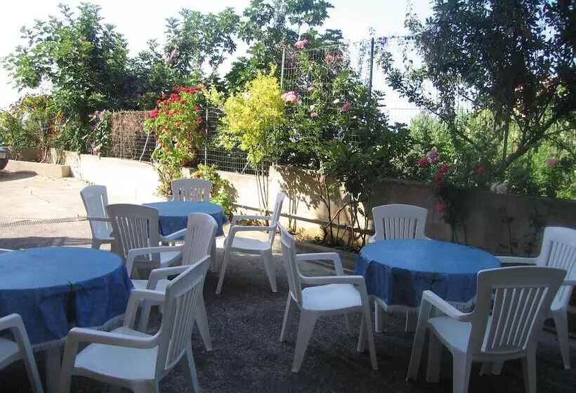 Hotelli Sanleoresidence